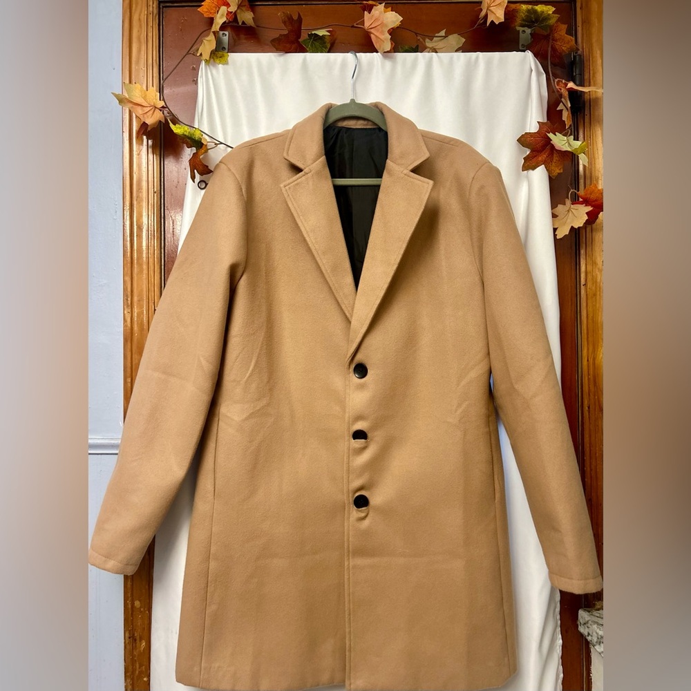 Elegant Men's Tan Trench Coat